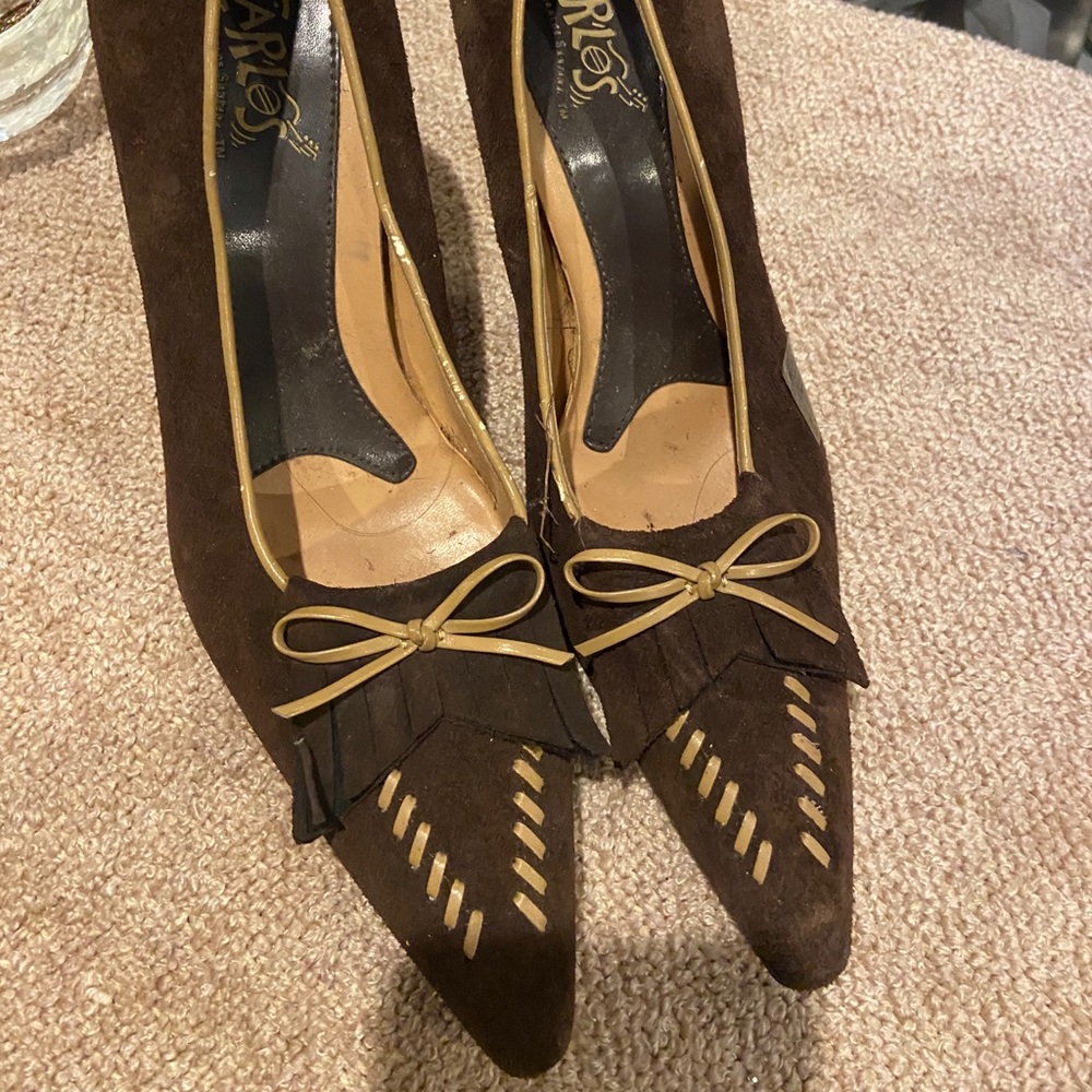 Preloved Carlos Santana Suede Pumps